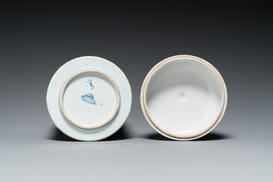 Een Chinese blauw-witte dekselpot, Kangxi
