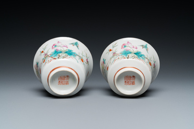 Twee Chinese famille rose kommen met erotisch decor, Kangxi merk, 19e eeuw