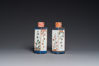 Een paar Chinese hexagonale famille verte theebussen, Kangxi