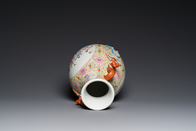 Een Chinese famille rose 'hu' vaas met decor van de 'acht onsterfelijken', Qianlong merk, Republiek