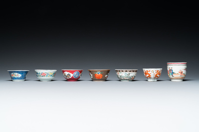 Sept tasses et sept soucoupes en porcelaine de Chine famille rose, Yongzheng/Qianlong