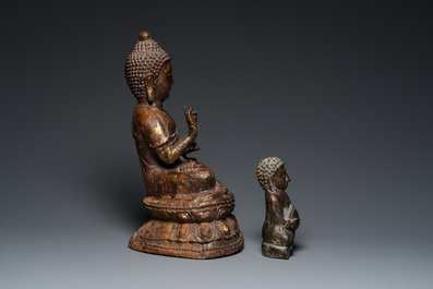Deux sculptures de Bouddhas en bronze dor&eacute;, Tha&iuml;lande, 19/20&egrave;me