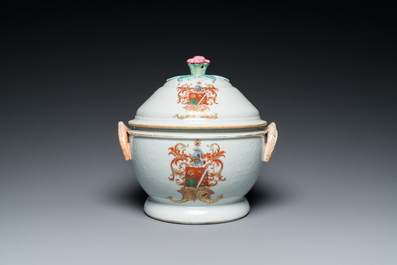 A Chinese Dutch market famille rose armorial tureen with pierced cover with the arms of 'de Heere', Qianlong