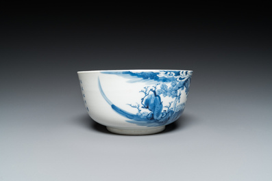 Een Chinese blauw-witte 'Bleu de Hue' kom voor de Vietnamese markt, Nhuroc Tham Tran Tang merk, 19e eeuw