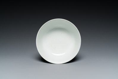 Een Chinese blauw-witte 'Bleu de Hue' kom voor de Vietnamese markt, Nhuroc Tham Tran Tang merk, 19e eeuw
