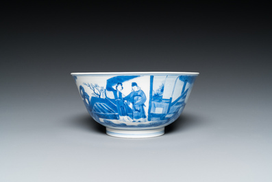 Een Chinese blauw-witte kom met verhalend decor, Kangxi merk en periode