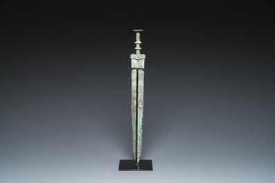 Een Chinees bronzen zwaard, Periode der Strijdende Staten, 5/4e eeuw v.C.
