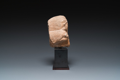 Een zandstenen Rishi sculptuur, Madhya Pradesh, India, Candella periode, 11/12e eeuw