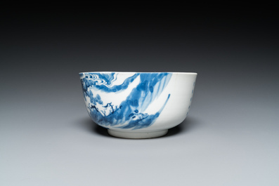 Een Chinese blauw-witte 'Bleu de Hue' kom voor de Vietnamese markt, Nhuroc Tham Tran Tang merk, 19e eeuw