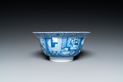 Een Chinese blauw-witte kom met verhalend decor, Kangxi merk en periode