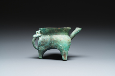 A Chinese bronze 'he' wine ewer, Western Zhou, ca. 11th-8th C. b.C.