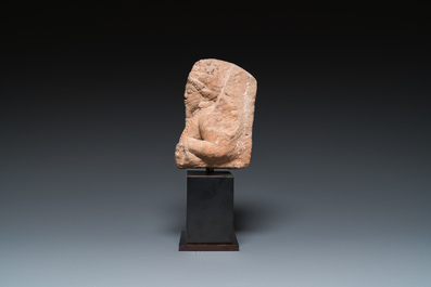 Een zandstenen Rishi sculptuur, Madhya Pradesh, India, Candella periode, 11/12e eeuw