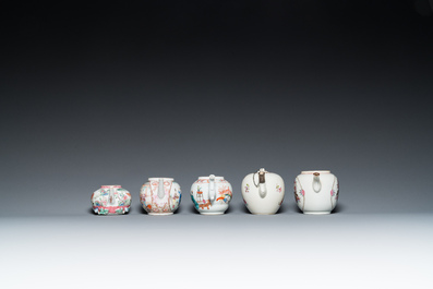 Cinq th&eacute;i&egrave;res en porcelaine de Chine famille rose, Yongzheng/Qianlong