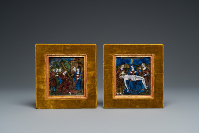 Drie plaquettes met sc&egrave;nes uit de kruisweg in Limoges email, Frankrijk, 16/17e eeuw