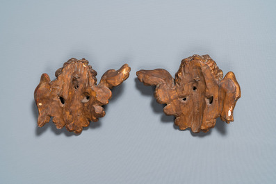 A pair of gilded wooden winged cherub heads, probably Italy, 18th C.