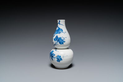 Een Chinese blauw-witte kalebasvaas, 19e eeuw