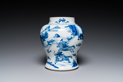 Een Chinese blauw-witte 'Joosje te paard' vaas met houten deksel, Kangxi