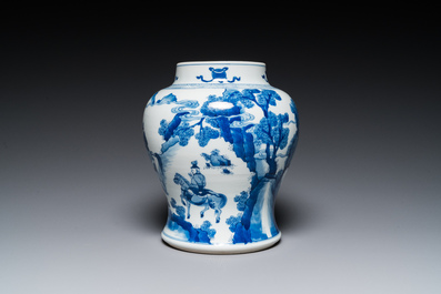 Een Chinese blauw-witte 'Joosje te paard' vaas met houten deksel, Kangxi