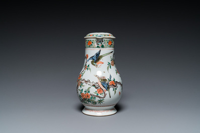 Een Chinese famille verte dekselkan, Kangxi
