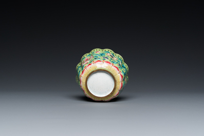 A Chinese green-ground Canton enamel cup on trembleuse stand, Qianlong