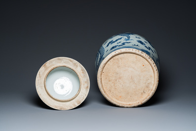 A large Chinese blue and white 'dragons' vase and cover, 19th C.