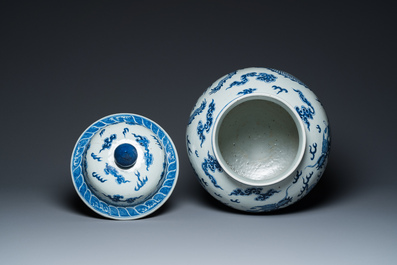 A large Chinese blue and white 'dragons' vase and cover, 19th C.