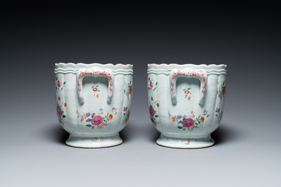 Een paar Chinese famille rose wijnkoelers, Qianlong