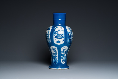 Een Chinese poederblauwe vaas met decor van antiquiteiten, Kangxi