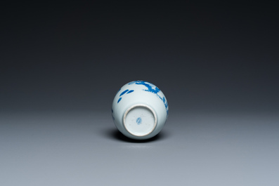 Een Chinese blauw-witte theebus, Kangxi