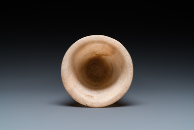 Un vase et une coupe en alb&acirc;tre, Egypte, Ancien Empire