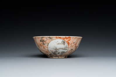 Een Chinese faux-bois kom met grisaille medaillons, Qianlong merk, Republiek
