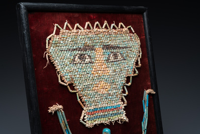 Un masque de momie en r&eacute;sille de perles en fa&iuml;ence, un oushebti et un collier, Egypte, p&eacute;riode ptol&eacute;ma&iuml;que