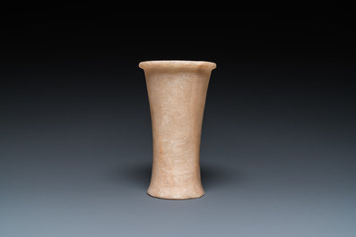 Un vase et une coupe en alb&acirc;tre, Egypte, Ancien Empire