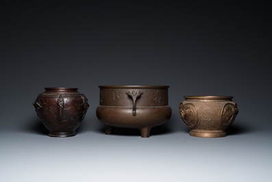 Six Japanese bronze vases and censers, Edo/Meiji, 18/19th C.