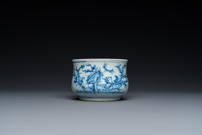 Een Chinese blauw-witte wierookbrander met vogels en bloesemtakken, 19e eeuw