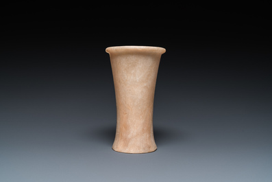 Un vase et une coupe en alb&acirc;tre, Egypte, Ancien Empire