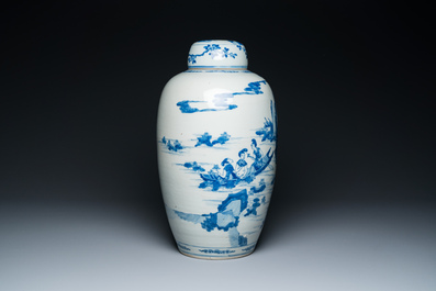 Een grote Chinese blauw-witte dekselpot met verhalend decor, 19e eeuw
