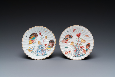 Een paar Chinese famille rose koppen en schotels met reli&euml;fdecor, Yongzheng