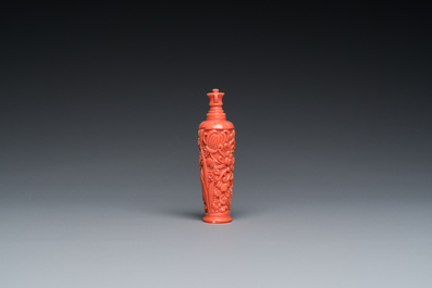 A fine Chinese red coral 'chrysanthemum' snuff bottle, 19/20th C.