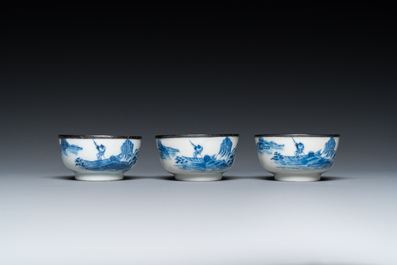 Een Chinese blauw-witte 'Bleu de Hue' schotel met drie koppen voor de Vietnamese markt, Noi Phu merk, 19e eeuw