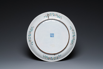 Een Chinese 'draken' schotel in Canton email, Kangxi merk, Qianlong