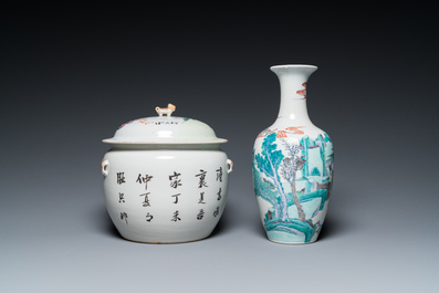 Een Chinese doucai vaas en een qianjiang cai dekselpot, 19/20e eeuw