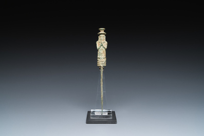 Een bronzen Khmer dolk, Cambodja, wellicht Angkor periode, 12e eeuw