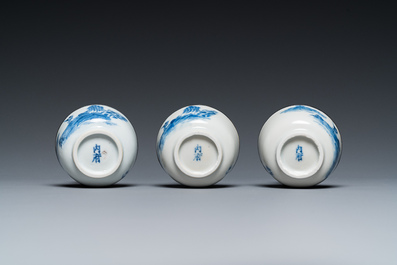 Een Chinese blauw-witte 'Bleu de Hue' schotel met drie koppen voor de Vietnamese markt, Noi Phu merk, 19e eeuw