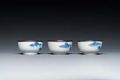 Een Chinese blauw-witte 'Bleu de Hue' schotel met drie koppen voor de Vietnamese markt, Noi Phu merk, 19e eeuw