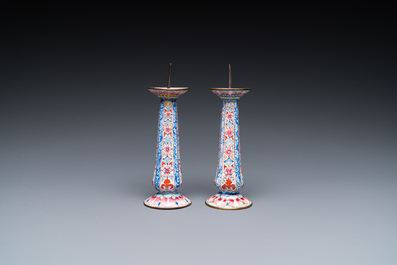 Een paar Chinese kandelaars in Canton email, Yongzheng/Qianlong