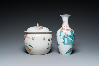 Een Chinese doucai vaas en een qianjiang cai dekselpot, 19/20e eeuw