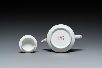 A Chinese 'calligraphy' teapot and cover, Jiangxi Porcelain Company, 20th C.