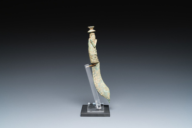 Een bronzen Khmer dolk, Cambodja, wellicht Angkor periode, 12e eeuw