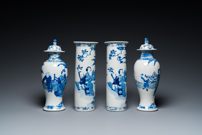 Een Chinees blauw-wit kaststel van vier vazen met dames en kinderen, Kangxi merk, 19e eeuw